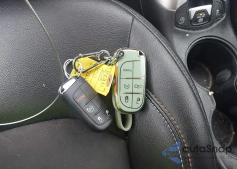 2018 Jeep Compass Latitude 4X4 z USA, uszkodzony, nr VIN 3C4NJDBB1JT331764